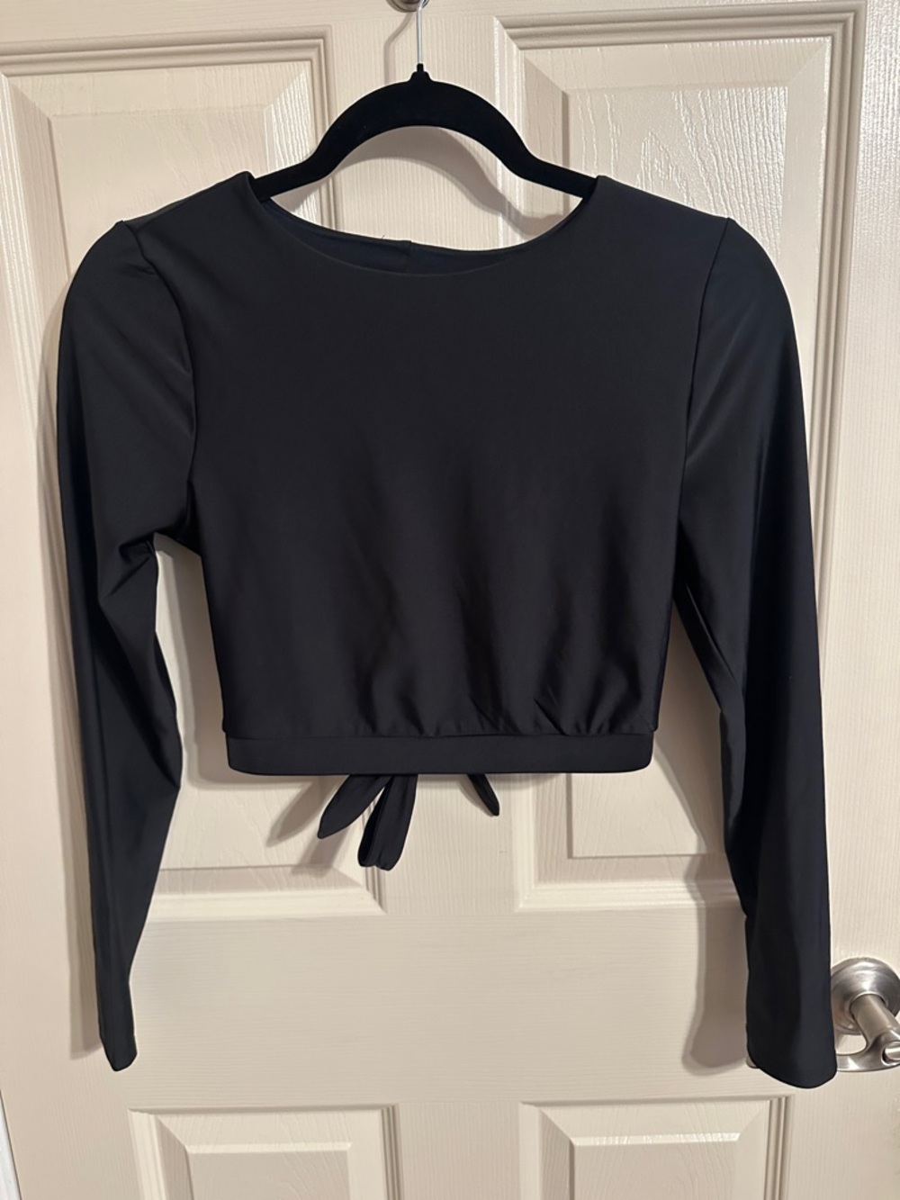 Old Navy Scoop Neck Long-Sleeve Crop Layer Top w Back Cut Out & Tie, Black, Sz M